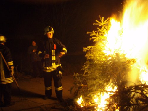 Weihnachtsbaumbrennen der FFW